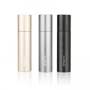 Cylinderformade powerbank som går att byta batterier i.